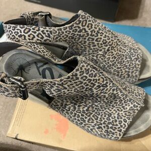 OTBT Leopard Wedges size 8.5